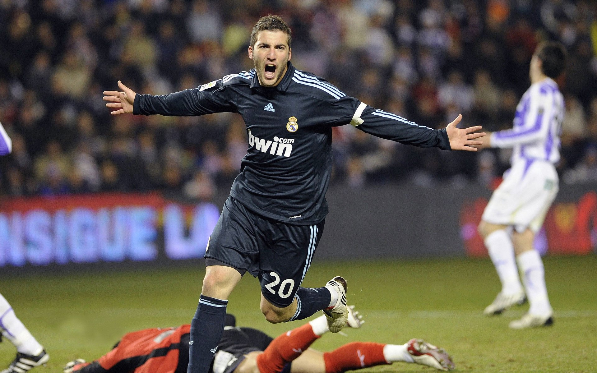 开云体育-玻利维亚打穿德国，加维硬仗之王背后的足球文明碰撞